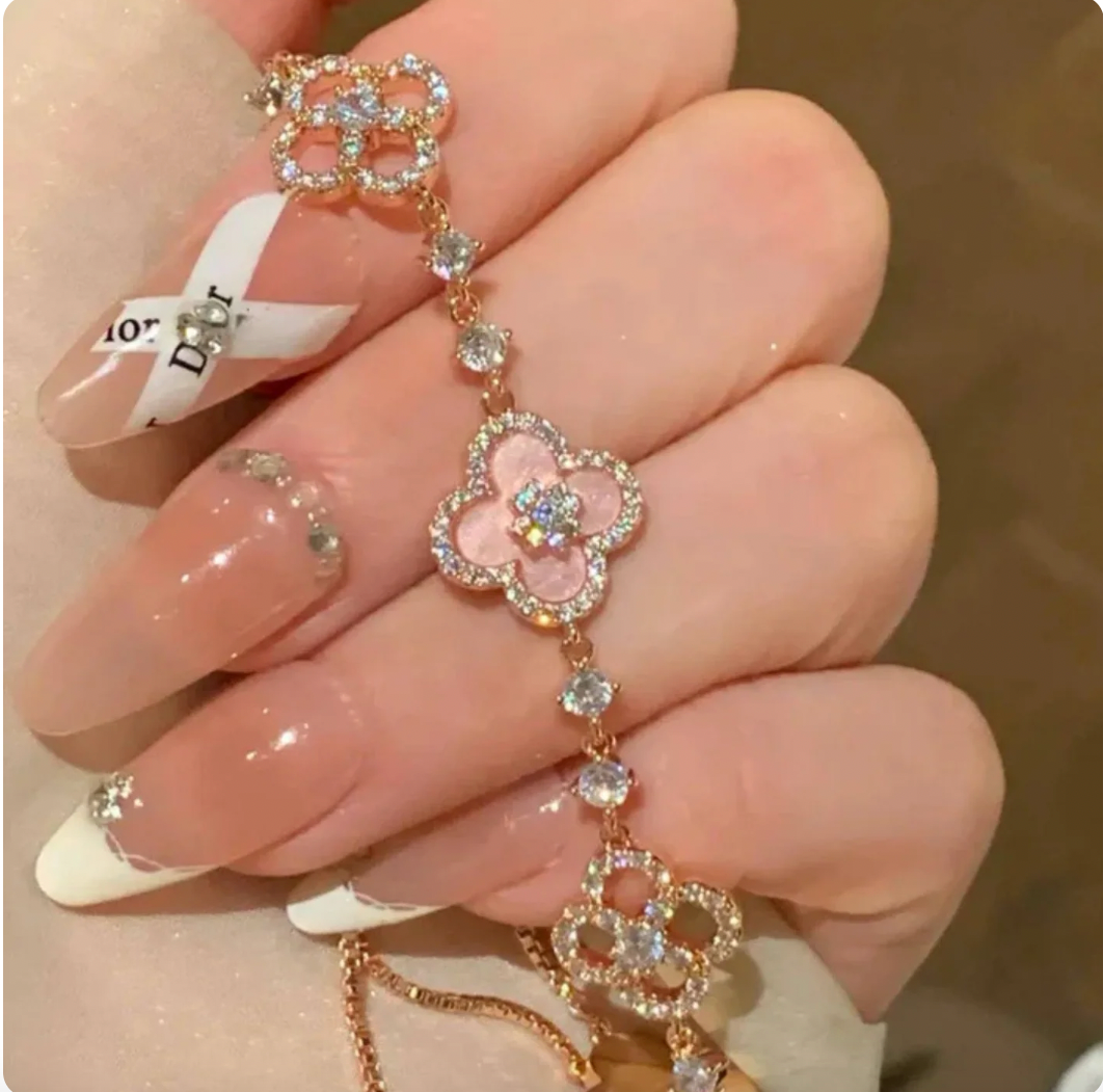 Viral Clover Bracelet