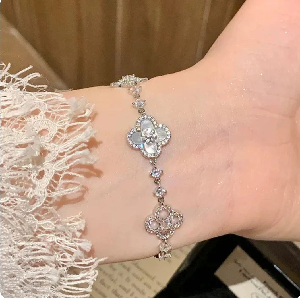 Viral Clover Bracelet